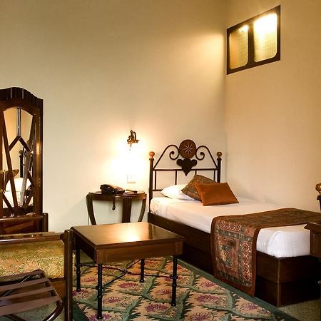Hotel Broadway Delhi エクステリア 写真