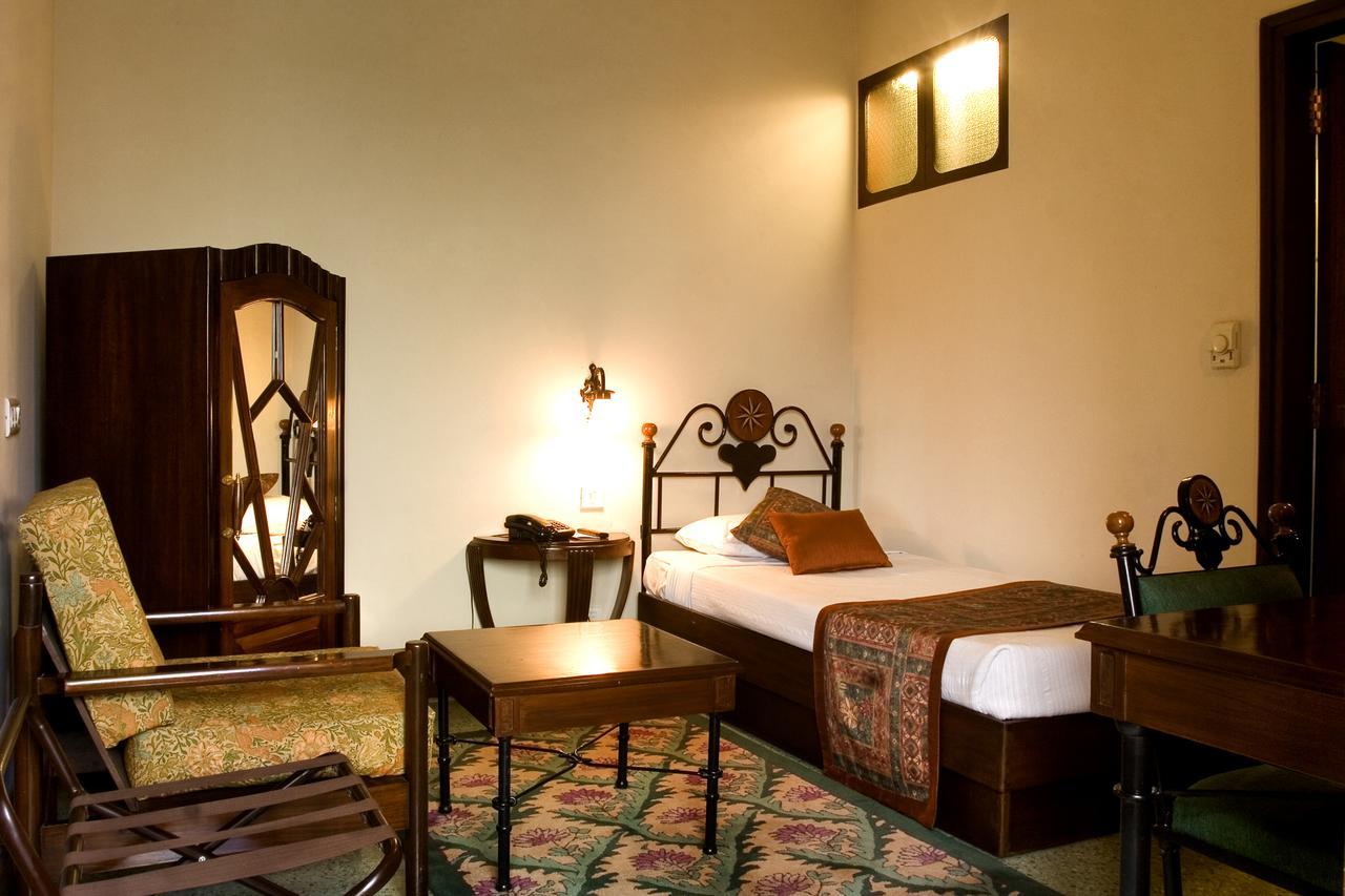 Hotel Broadway Delhi エクステリア 写真